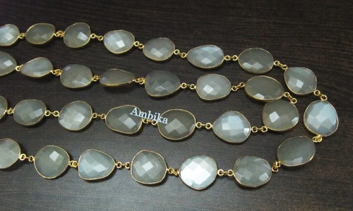 मेटल्स नेचुरल व्हाइट मूनस्टोन एब मिस्टिक कोटेड अनइवन 12X15Mm