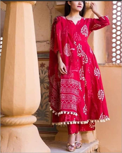 मल्टीकलर महिलाओं की अनारकली कुर्ती में उपलब्ध