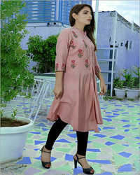 Available In Multicolor Ladies Cotton Kurti