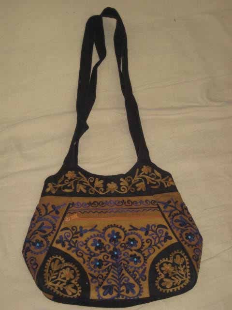सुतियुक्त कढ़ाई वाले बैग