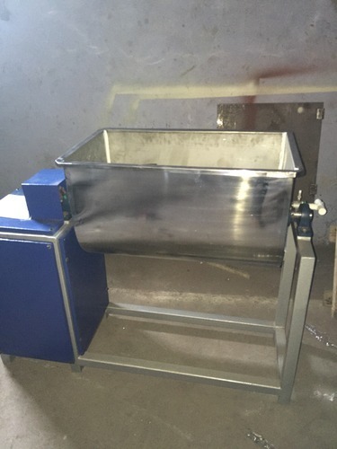 U Type Mixing Machine Capacity: 100 To 150 Kg/hr