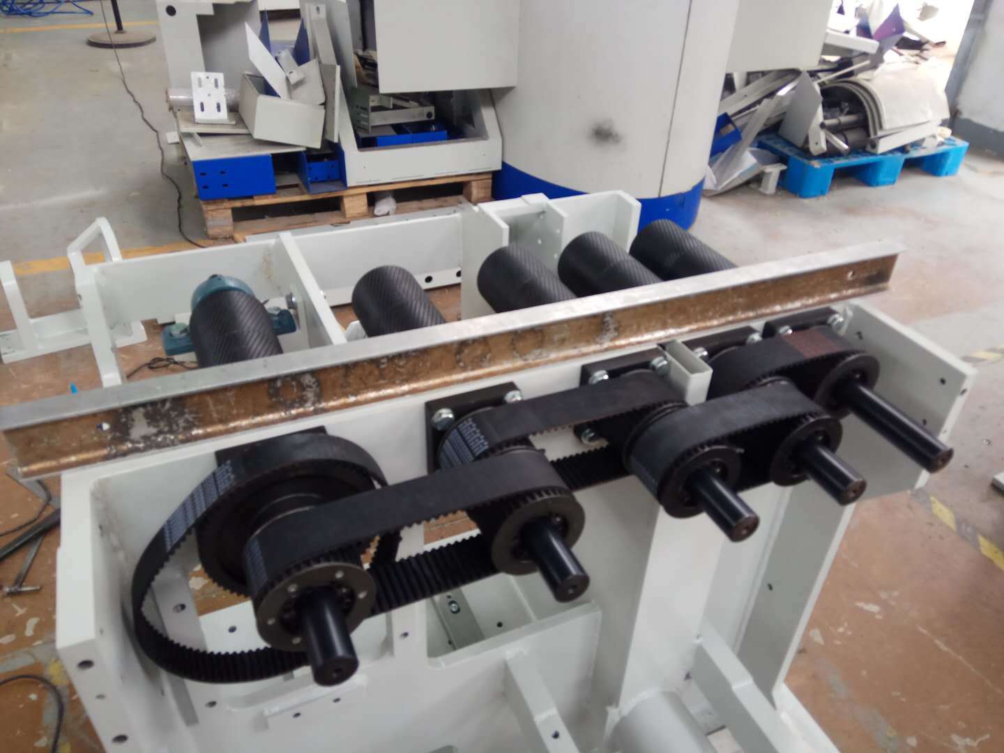 Hc200xp Optimizing Cross Cut Saw Machine - 300mm Cutting Length, 500mm Blade Diameter | Plc Controlled, Automatic Horizontal Saw With 12kw Motor And Touch Screen Display