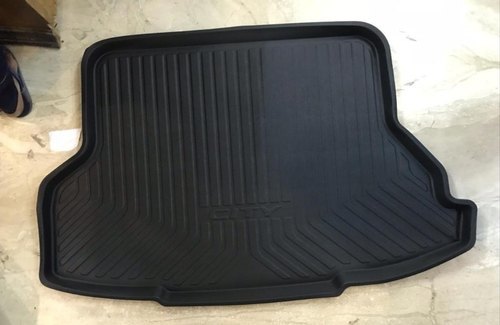 डिग्गी ने सभी नई कारों से मुलाकात की