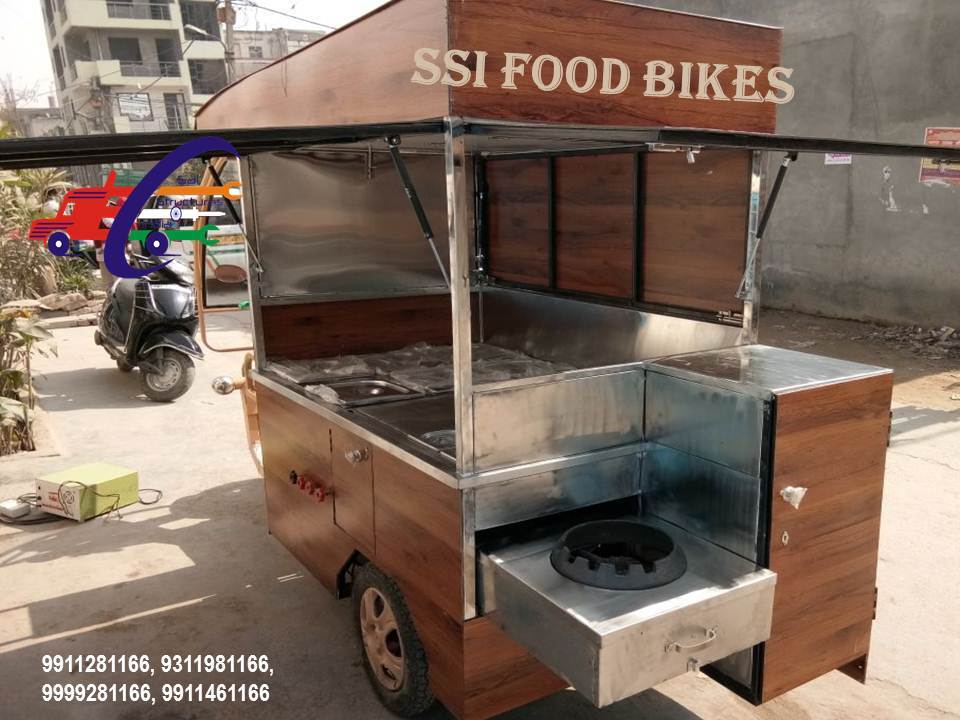 Battery Rickshaw Food Stall Gross Weight: 550 Kilograms