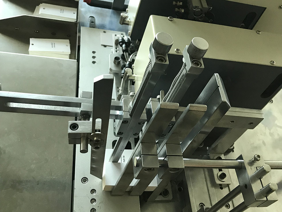Kv-230 Automatic Tag Drilling Eyelet Machine
