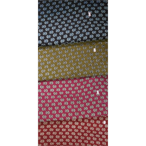 अलग-अलग रंगों में उपलब्ध कलमकारी डॉटेड फ़ैब्रिक साड़ी