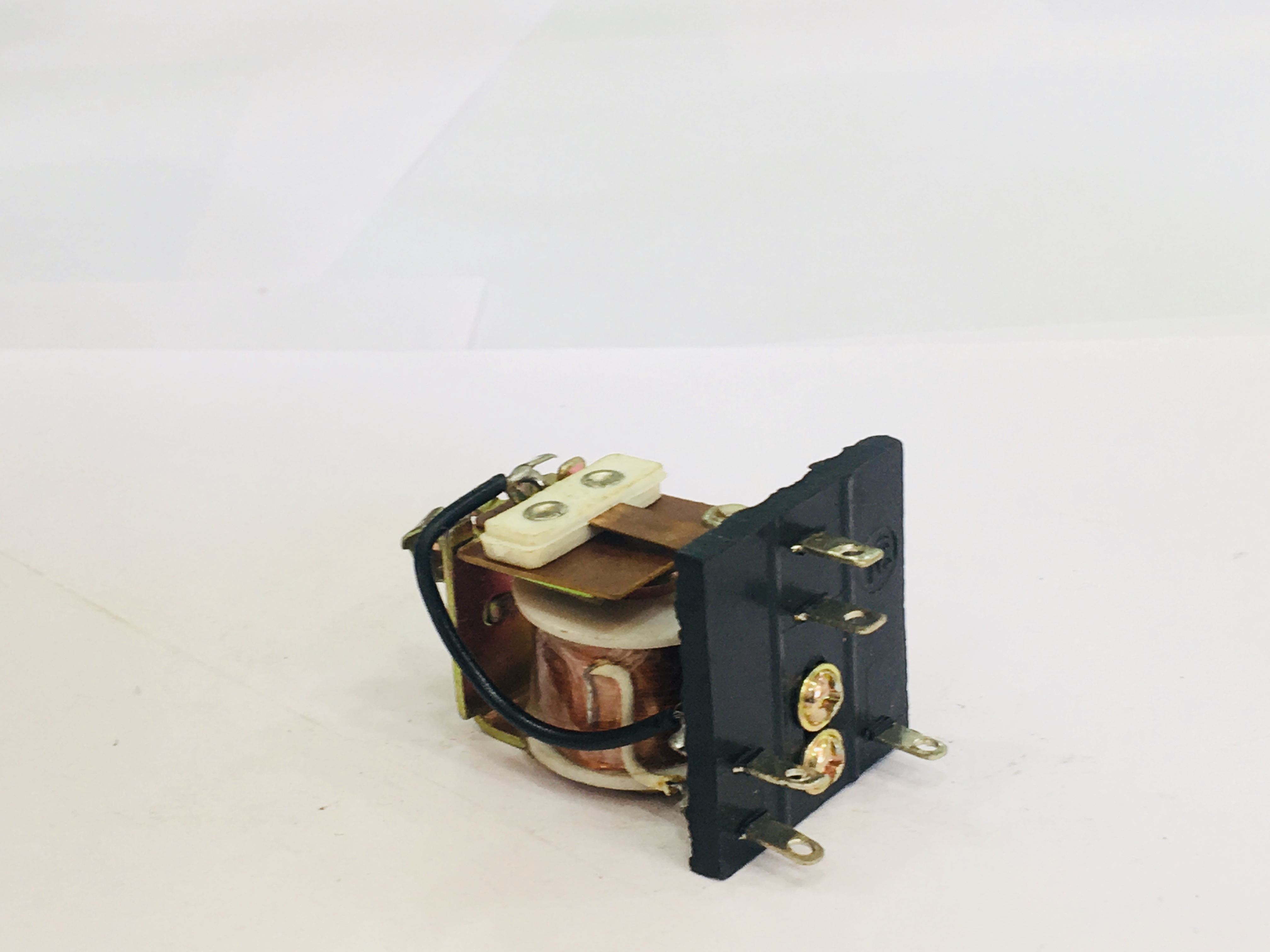 5a 18v Electromagnetic Relay Coil Voltage: 240 Volt (V)