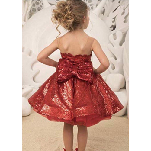 मल्टीकलर गर्ल्स नेट डिटैचेबल ड्रेस में उपलब्ध