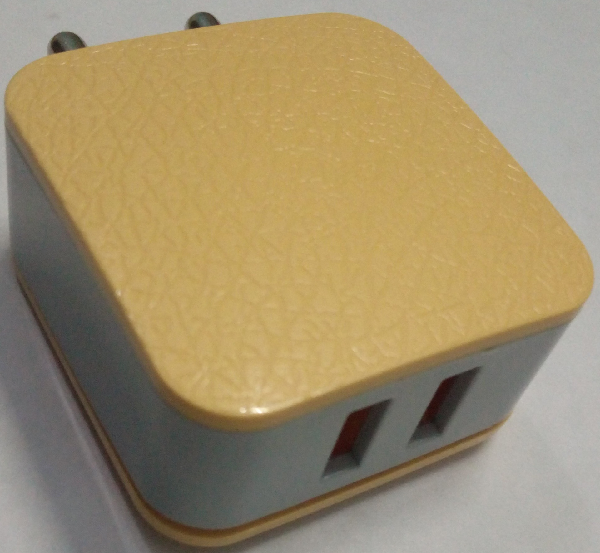 5v Mobile Charger - Polycarbonate Material, 220 Volt Ac Input, 5 Volt Output, 3 Amp Current | Portable Design, Includes Charging Cable And Box