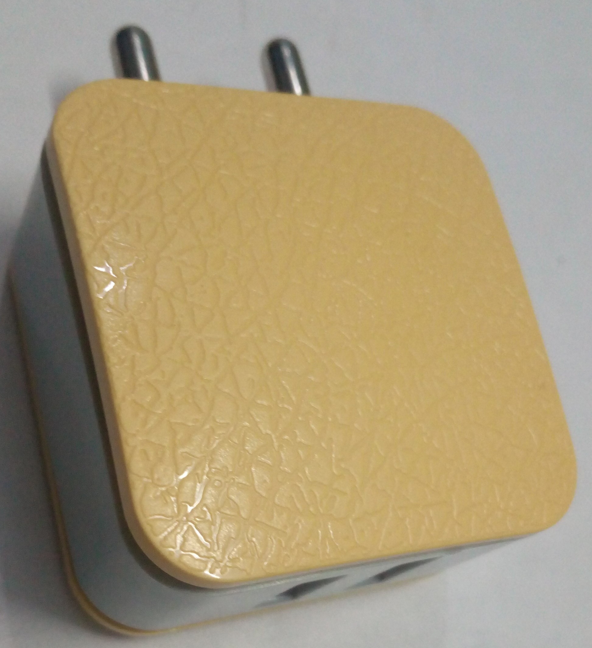 5v Mobile Charger - Polycarbonate Material, 220 Volt Ac Input, 5 Volt Output, 3 Amp Current | Portable Design, Includes Charging Cable And Box
