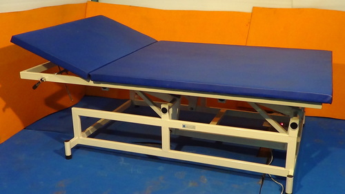 हाई-लो मैट प्लेटफ़ॉर्म, बोबाथ बेड (200cm X 100cm. चौड़ा) आयु समूह: बुजुर्ग