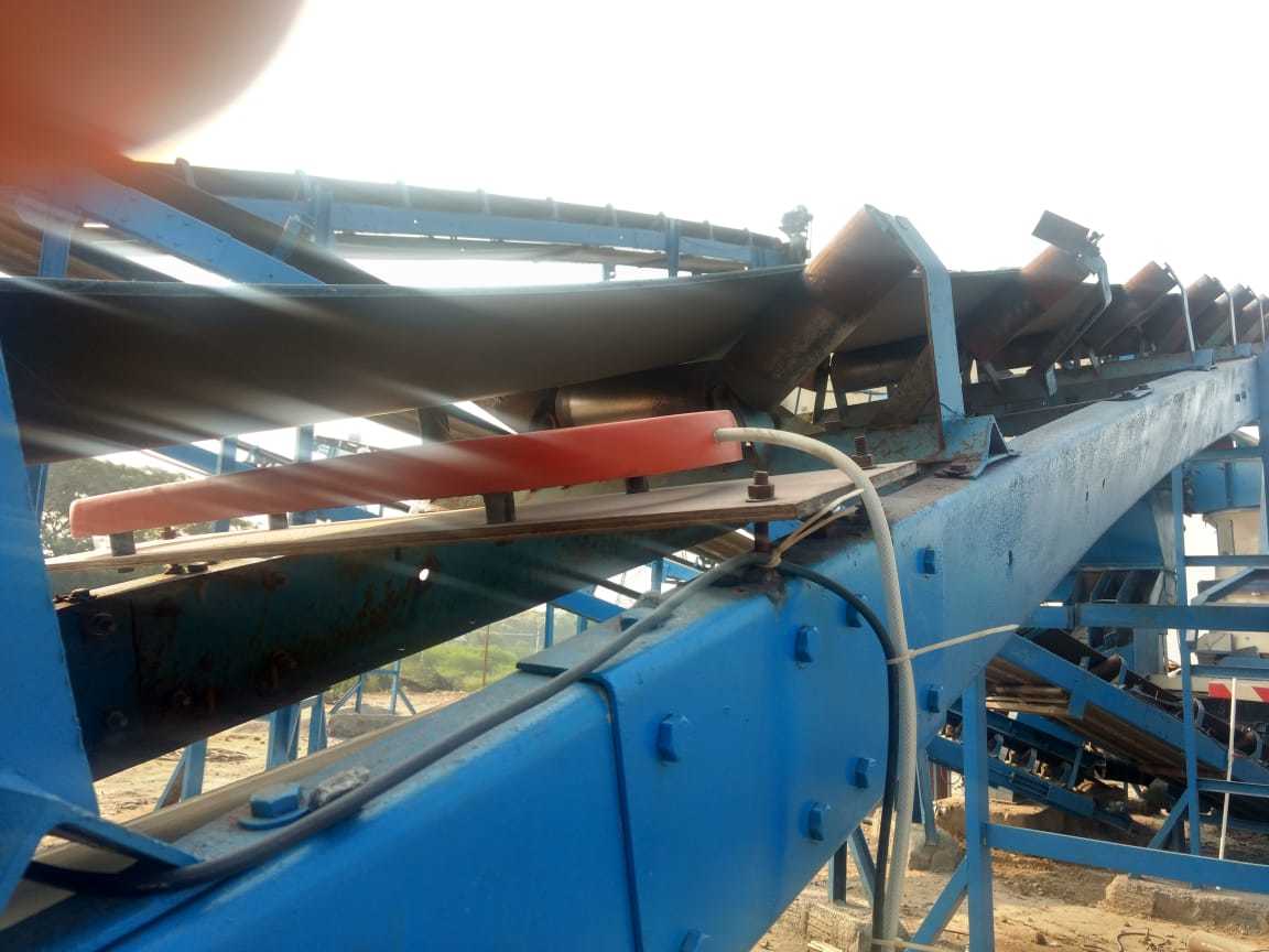 Red Orange Aggregate Crusher Conveyor Metal Detector