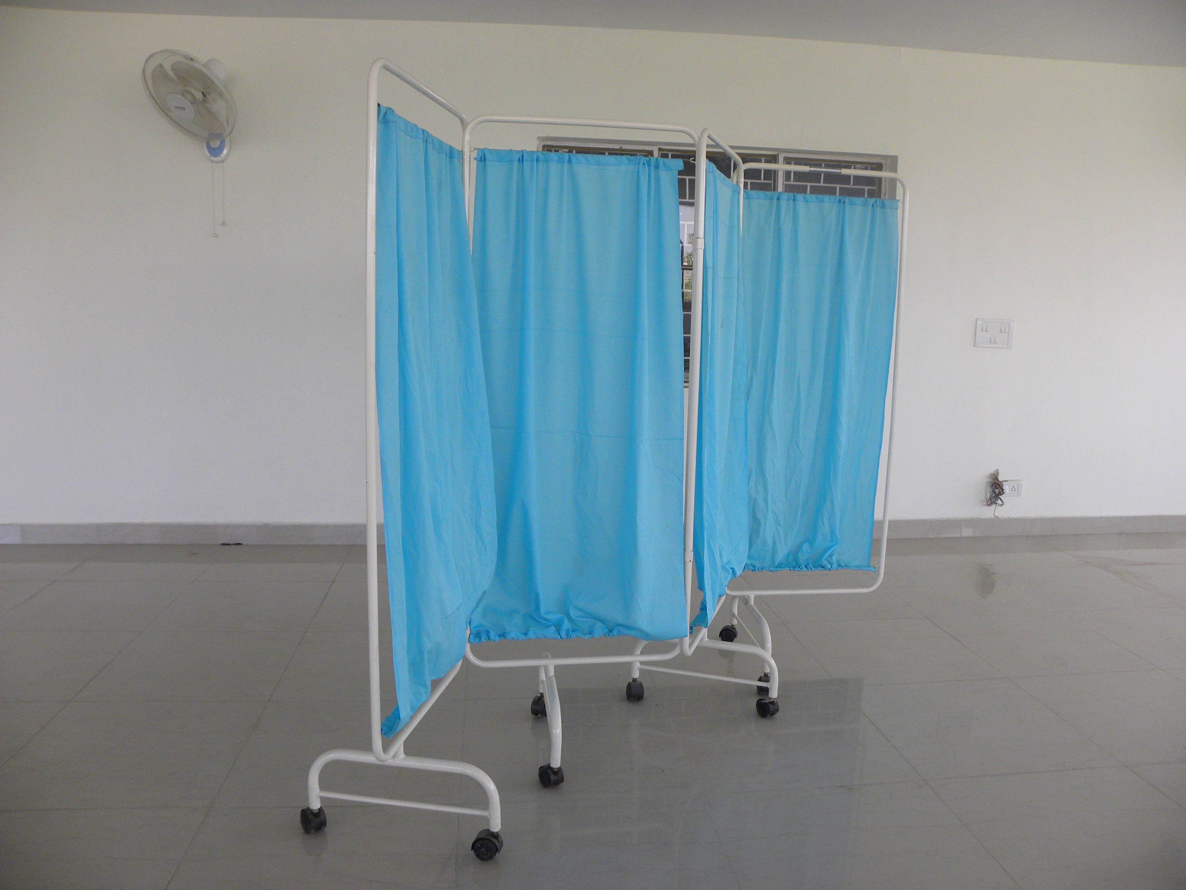 Three Fold Bedside Screen - Dimension (L*w*h): 66a H X 96a L. Millimeter (Mm)