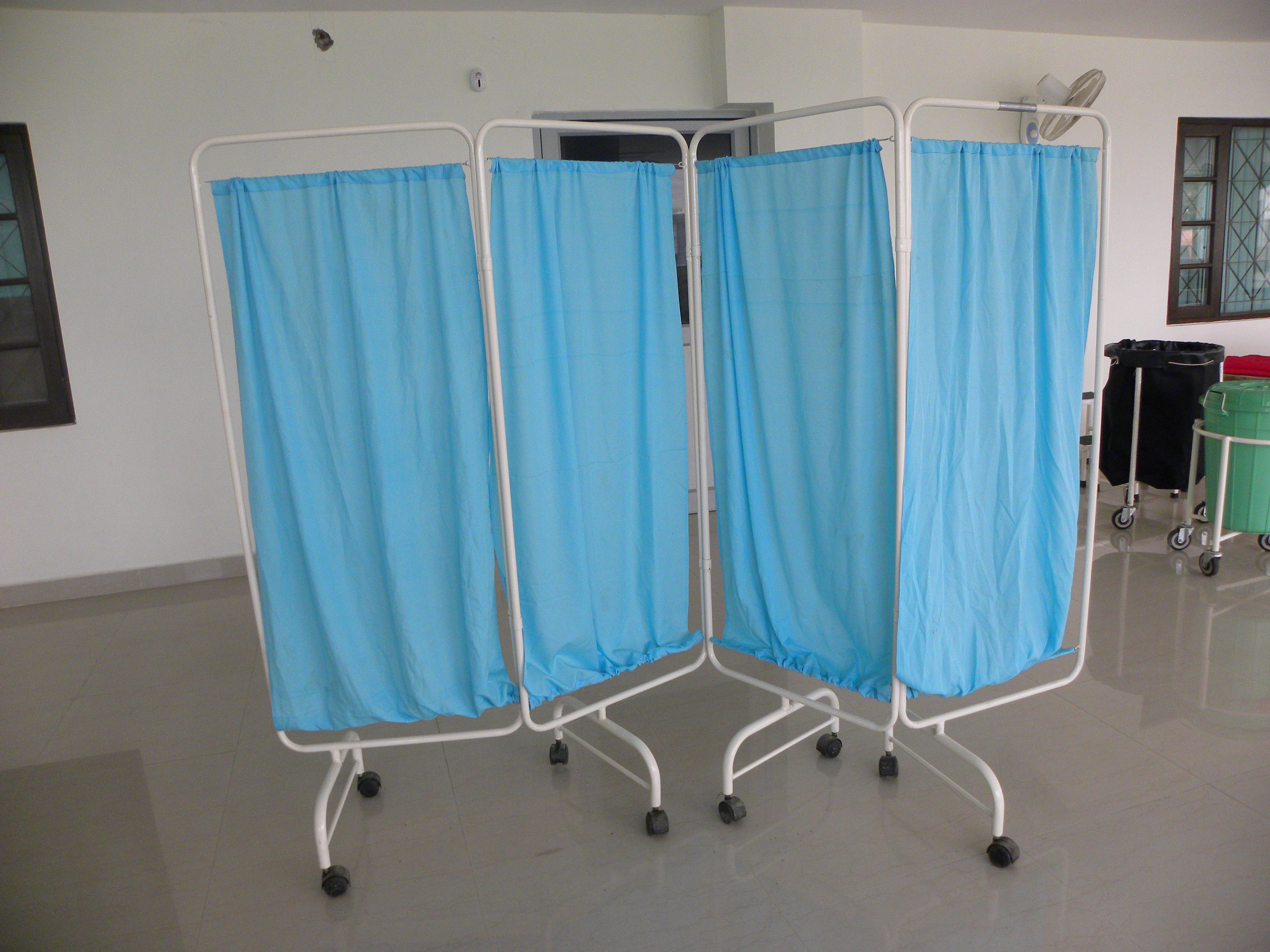 Three Fold Bedside Screen - Dimension (L*w*h): 66a H X 96a L. Millimeter (Mm)