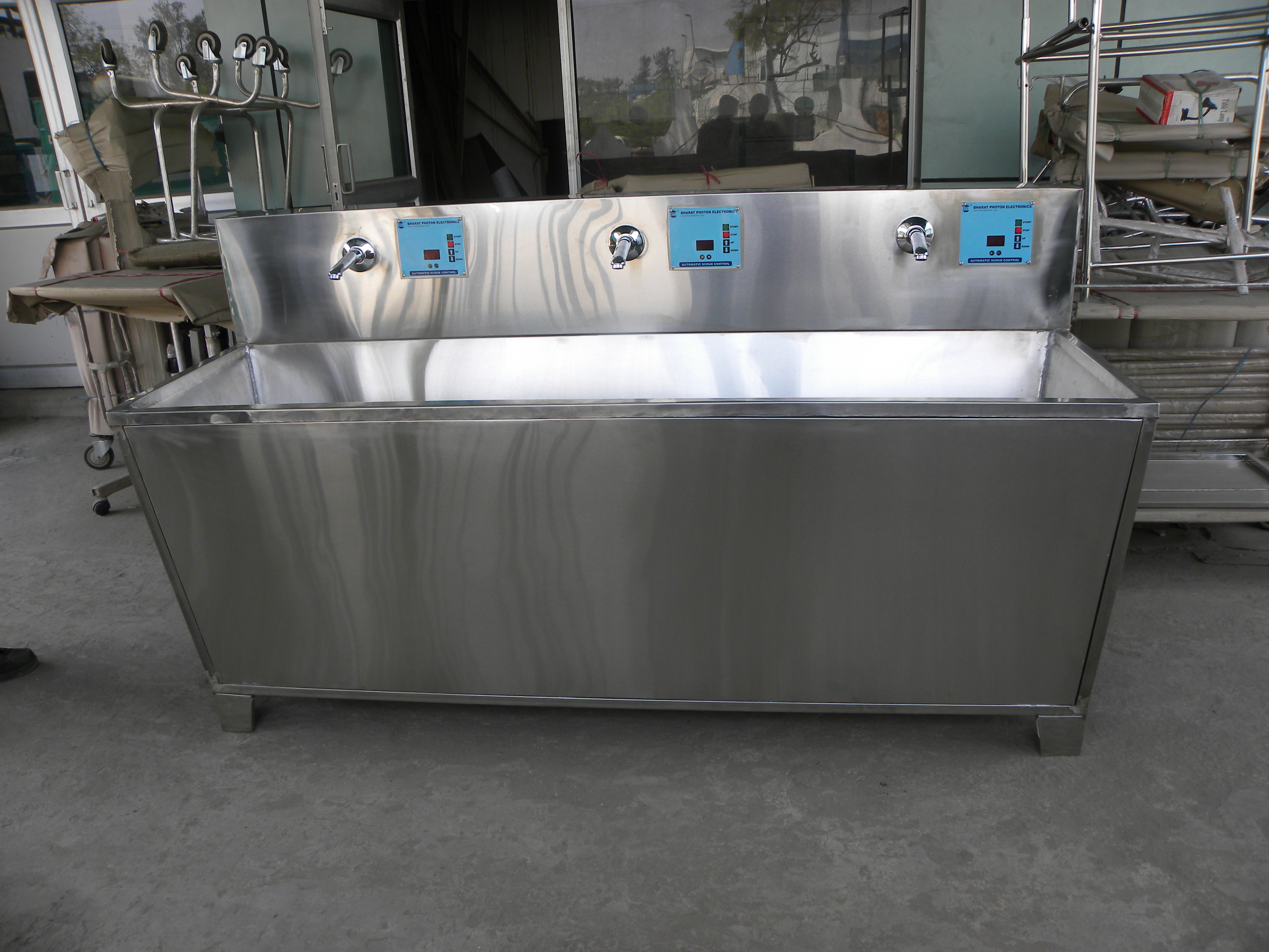 Scrub Station - Color: Silver