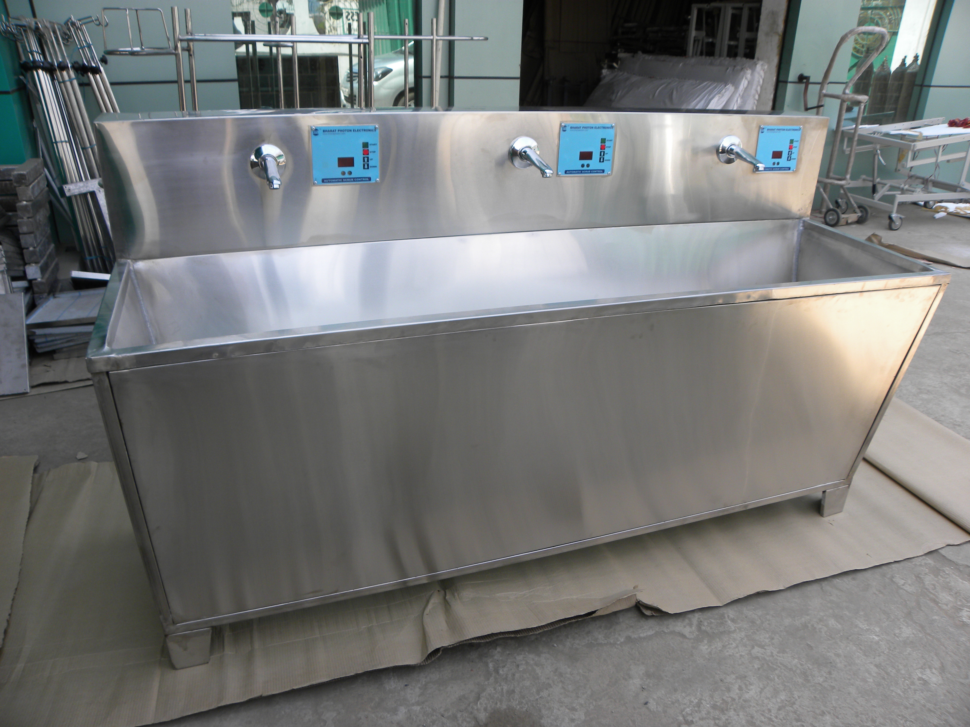 Scrub Station - Color: Silver