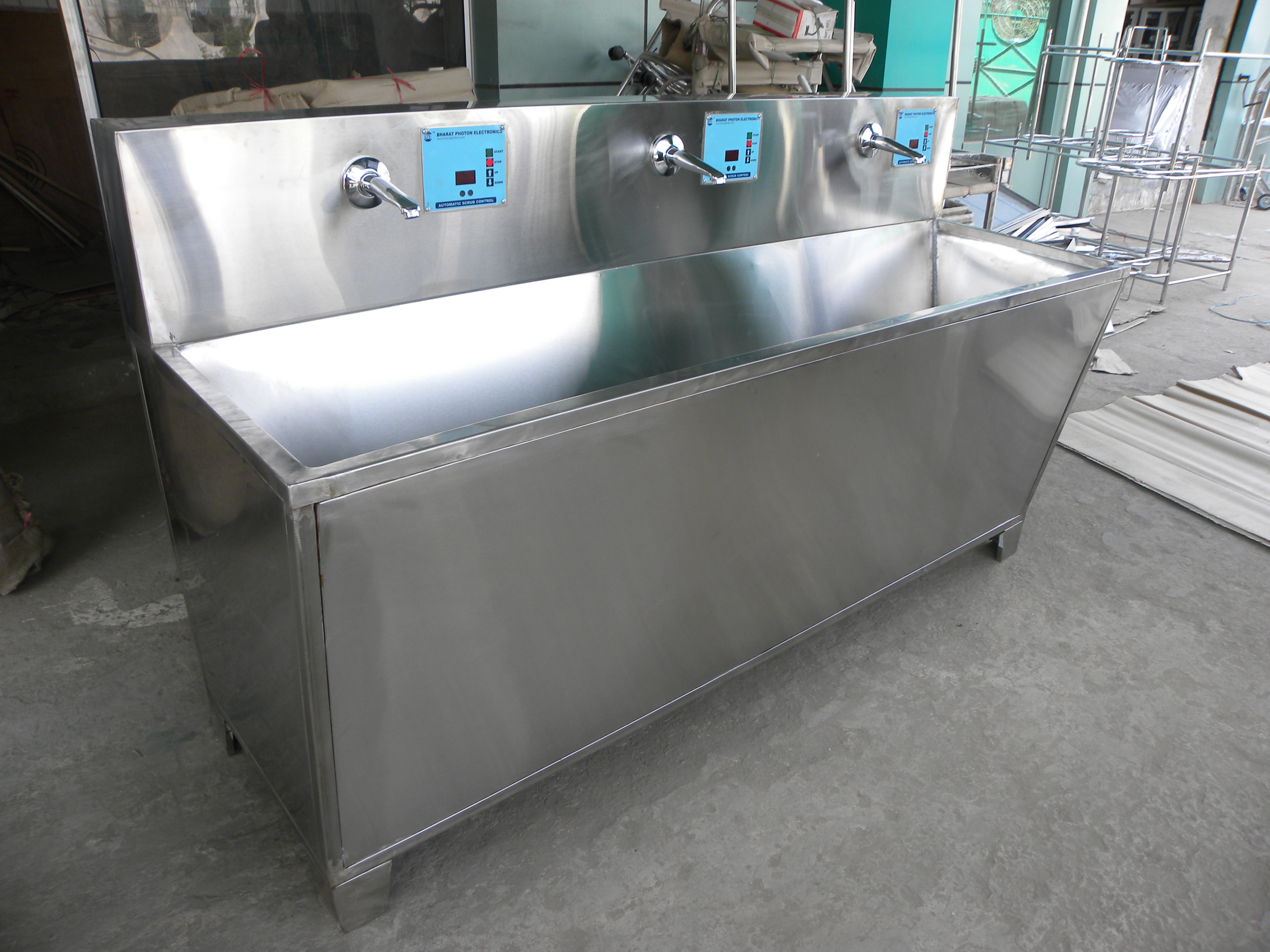 Scrub Station - Color: Silver