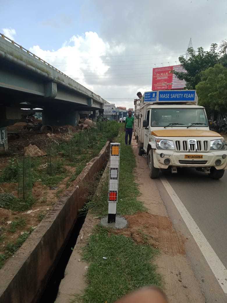 Mase Highway Safety Delineator - Color: Black And White