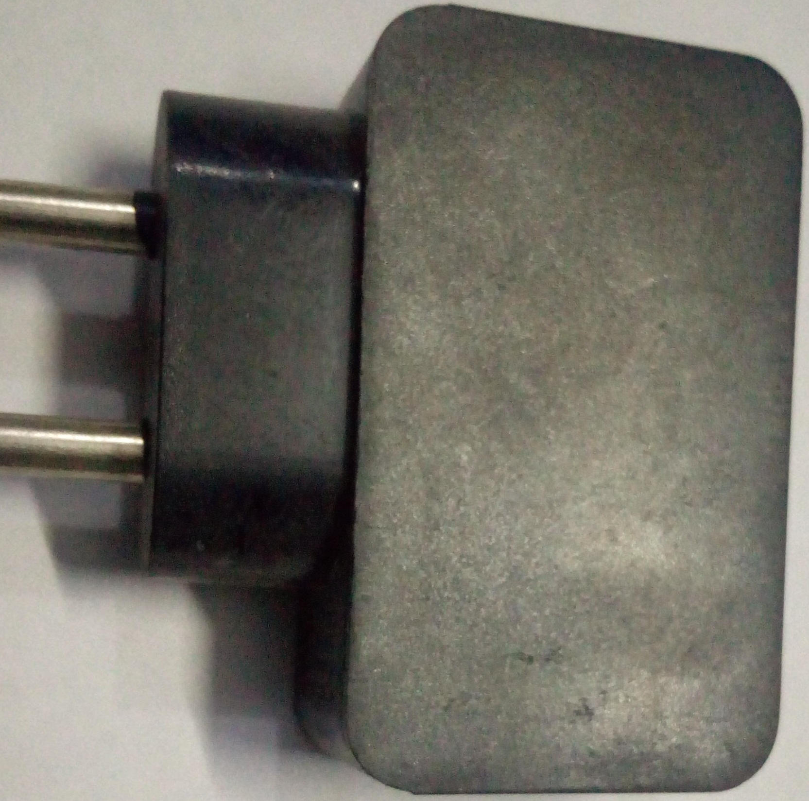 Mobile Charger 1.0a Single Usb - Poly Carbonate, 5v Output Voltage, Black/white Color , 1a Output Current, 2 Pin Socket, 6 Months Warranty