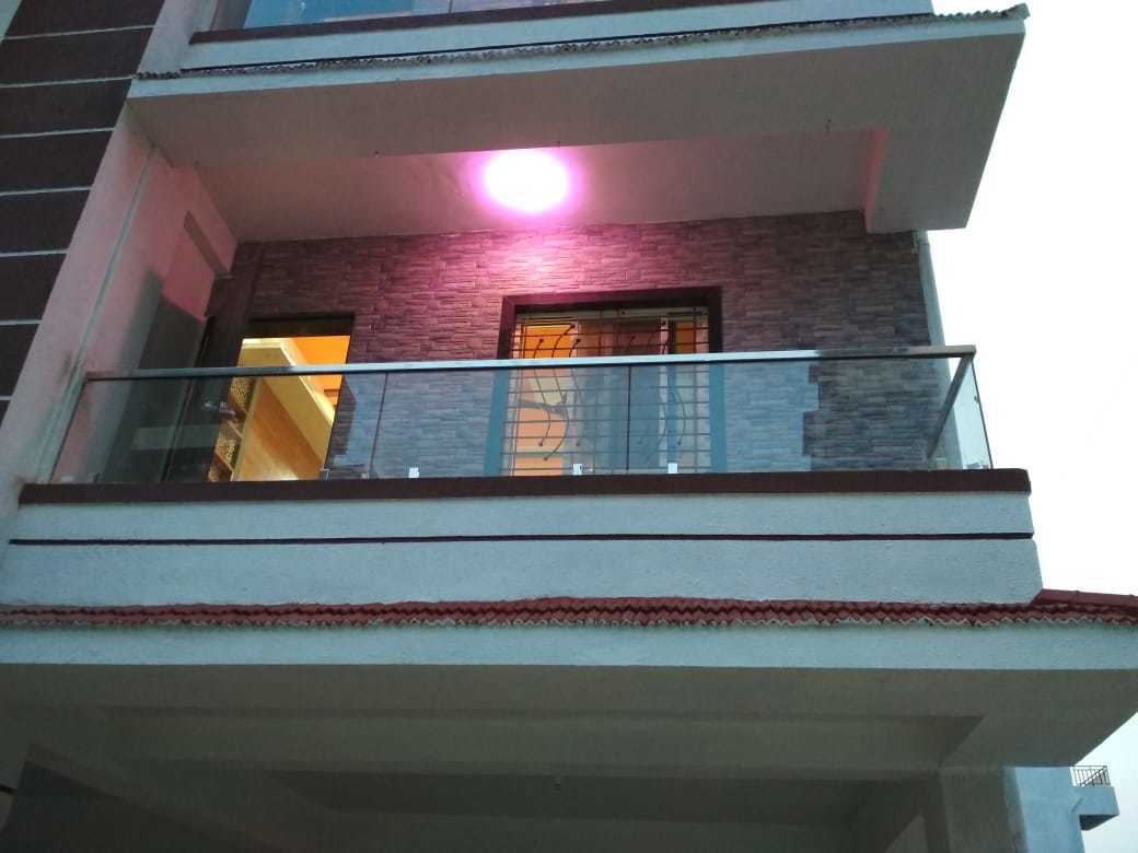 Glass Balcony Railing at Best Price in Pune, Maharashtra | Paar ...