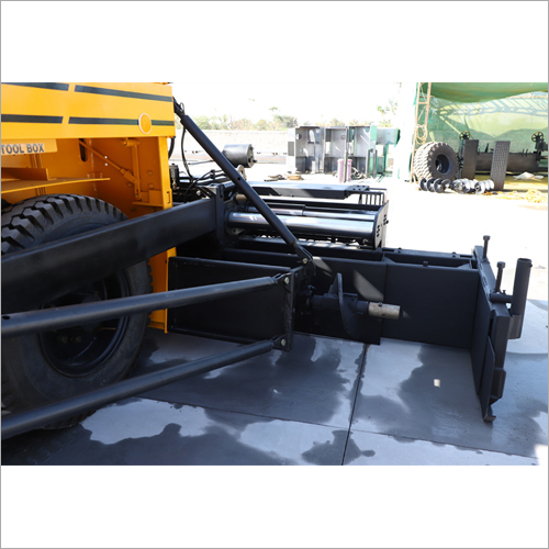 Sensor Paver Finisher - Metal, 6.61m Length X 3.14m Width X 3.43m Height | Hydraulic, Diesel Power, 300 Tph Laying Capacity, Automatic Grade Control