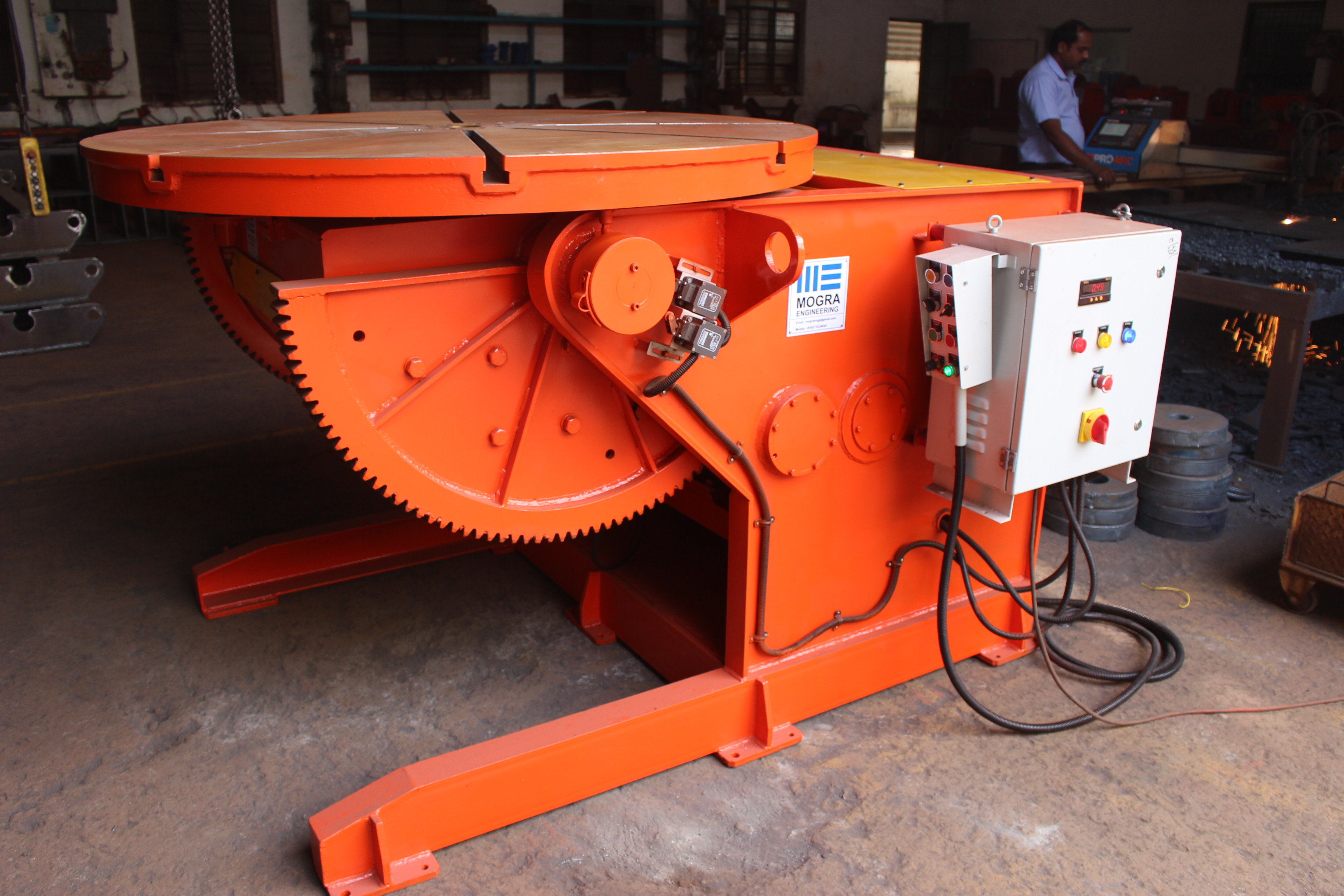 Wm-5000 Welding Positioners - Ms Material, 1500 Mm Height, 2250 Mm Length, 1750 Mm Width, Orange Color, 5000 Kg Capacity, 3 Hp Ac Motor, 0-135 Degree Tilt Range