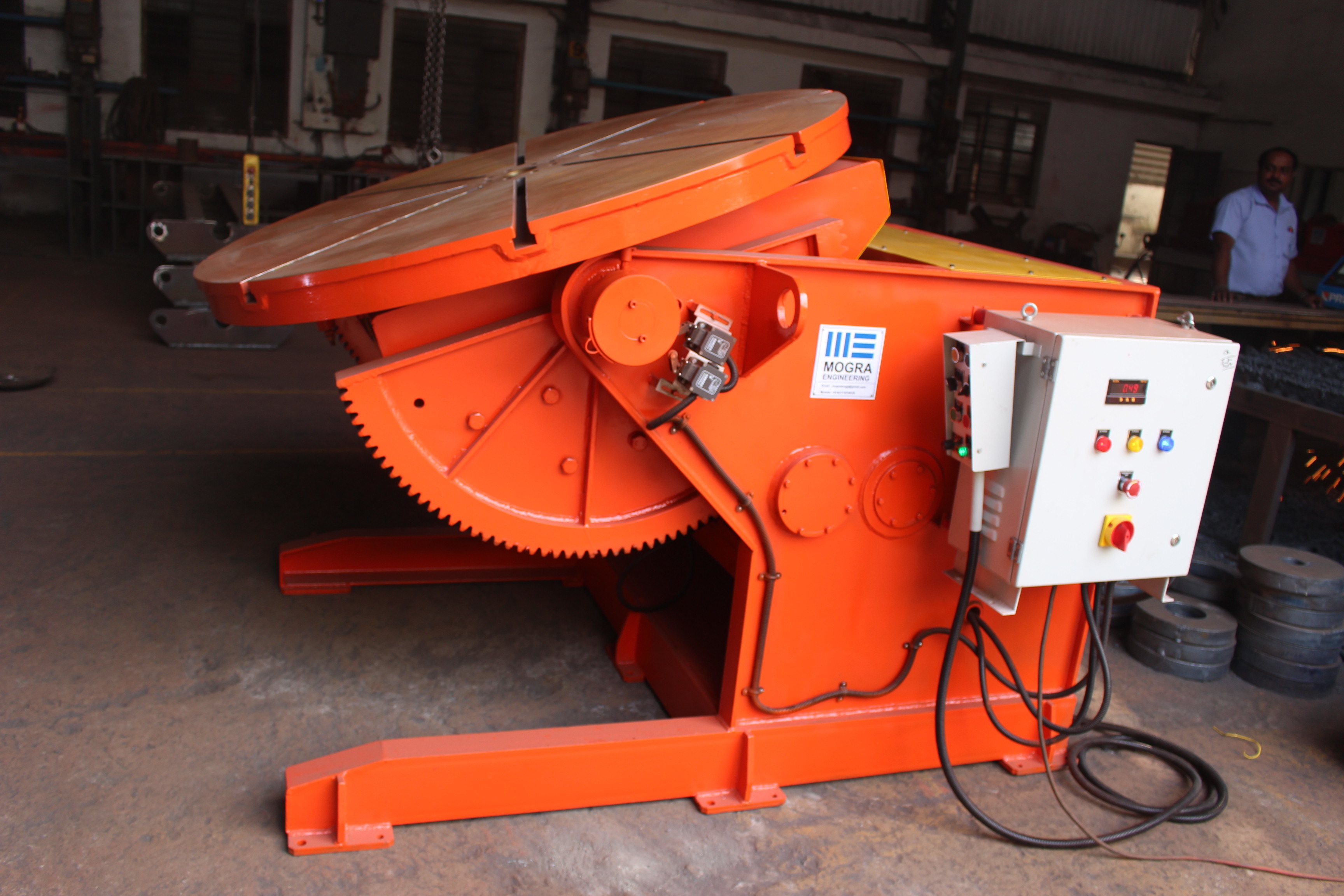 Wm-5000 Welding Positioners - Ms Material, 1500 Mm Height, 2250 Mm Length, 1750 Mm Width, Orange Color, 5000 Kg Capacity, 3 Hp Ac Motor, 0-135 Degree Tilt Range