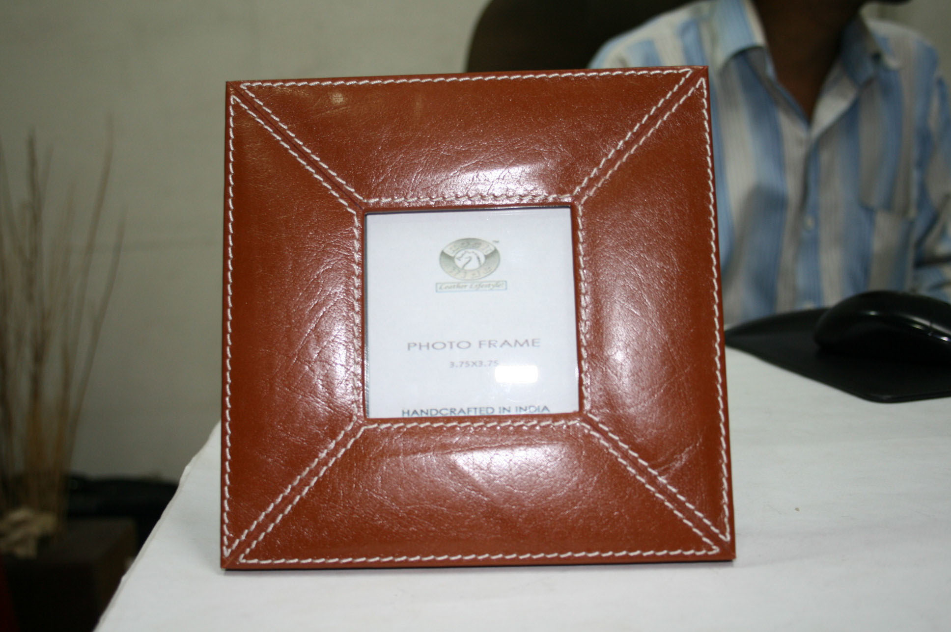 Plain Leather Photo Frame Thickness: Customize Millimeter (Mm)
