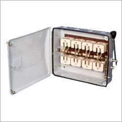 रिवायरेबल चेंज ओवर स्विच मैक्स। वोल्टेज: 220-240 वोल्ट (V)