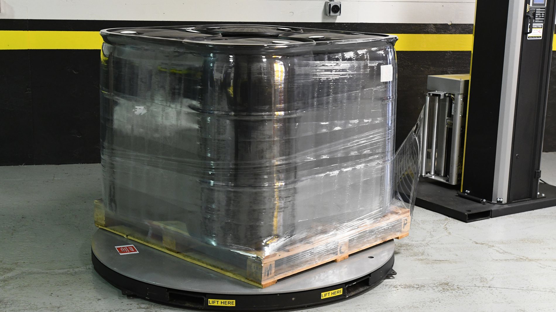 Pallet Stretch Wrapping Machine - 1500 X 1500 X 2000 Mm, Black, 440 V, Semi-automatic, High Efficiency Power Stretch Technology For Tight Packaging And Moisture Protection