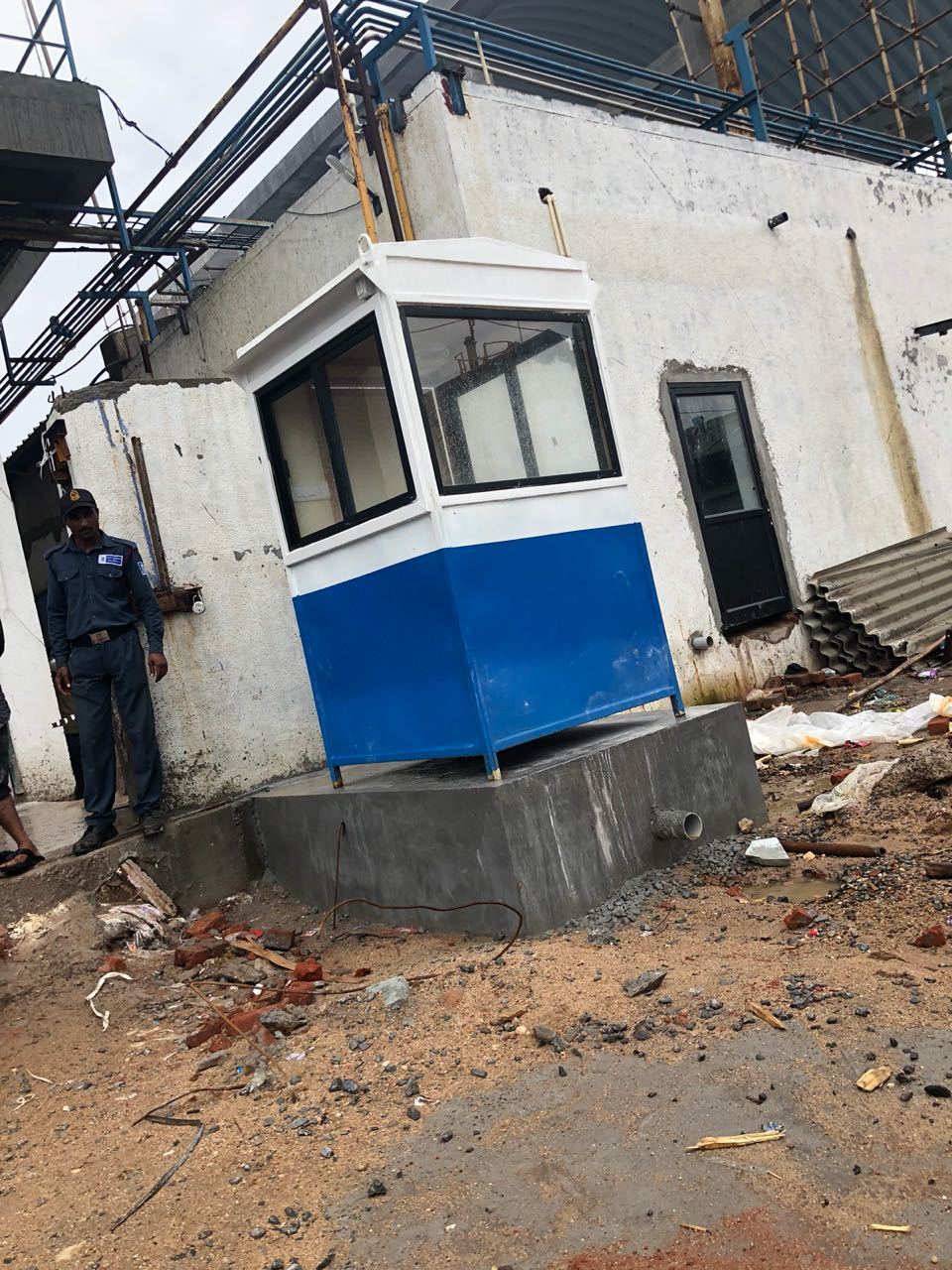 Security Cabin - Color: White And Blue