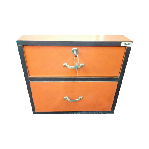 लकड़ी की अलमारी