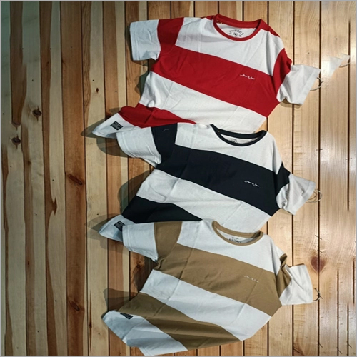 बहुरंगी पुरुषों की मल्टीकलर टी-शर्ट में उपलब्ध है