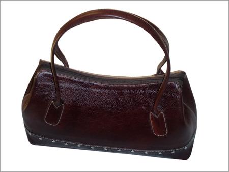 महिलाओं का चमड़े का हैंडबैग