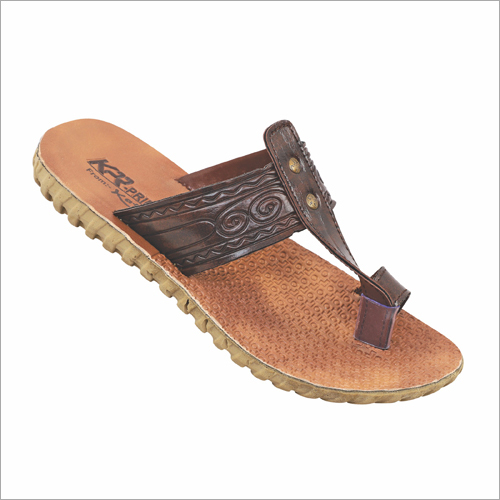 विभिन्न रंगों में उपलब्ध कोल्हापुरी फ्लैट सैंडल