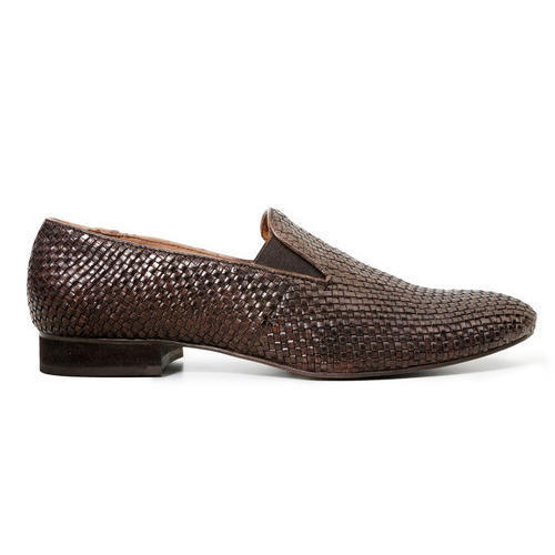 चमड़े के ट्रेंडिंग जूते