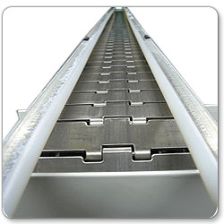 Slat Conveyor - Heavy Duty Ms & Ss Material, Customized Sizes & Lengths, Load Capacity Up To 1000 Kg, Easy To Install , Longer Production Life