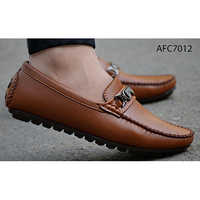 पुरुषों के लिए डिज़ाइनर ब्राउन लोफ़र्स