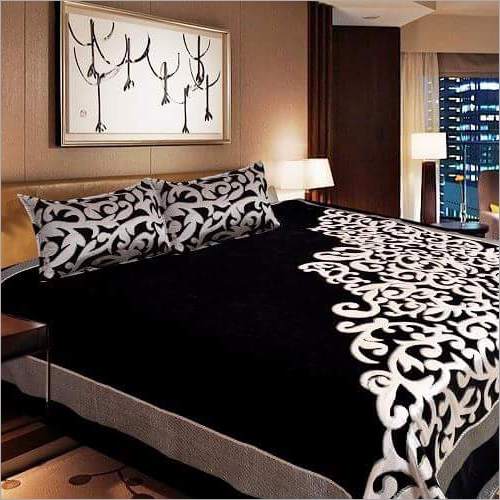 विभिन्न रंगों में उपलब्ध चेनिल वेलवेट बेड शीट