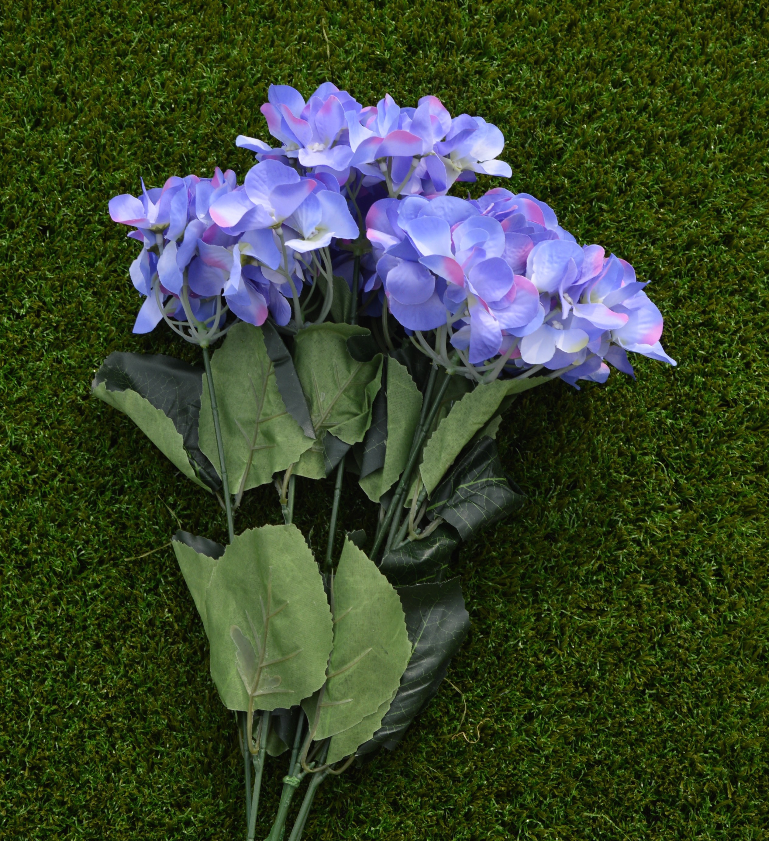 Artificial Flowers - Silk Material , 12 Inches Long Stems, White Color, Bundle Of 5 With Wire Stem Type