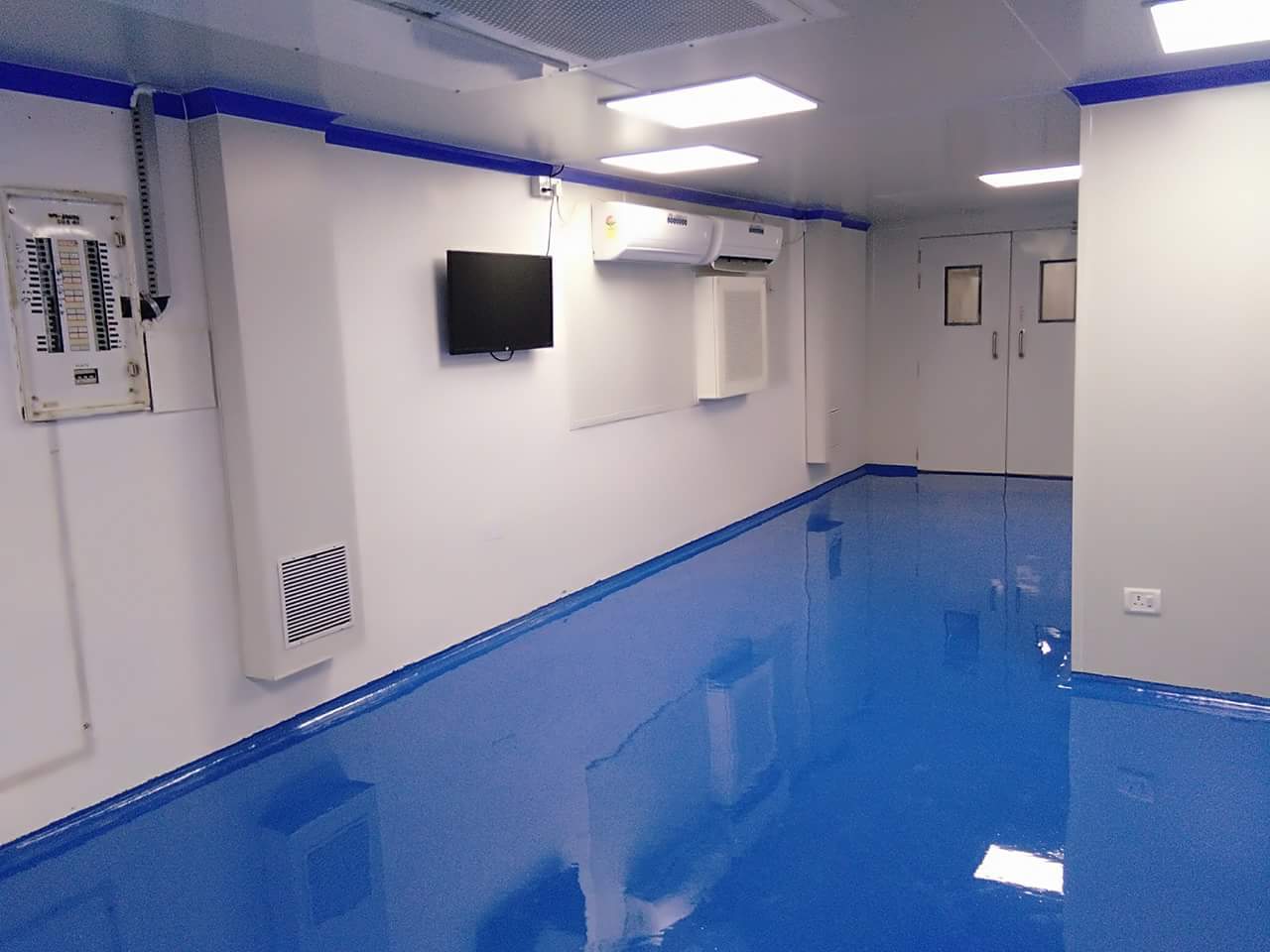 Esd Epoxy - Liquid Form, 1 Mm Thickness, Various Colors Available | Load Bearing Capacity, Slip Deterrent, Seamless, Durable, Glossy Finish, Easy To Clean