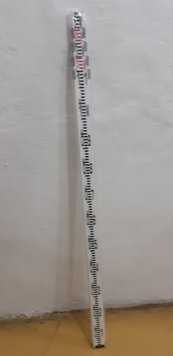 लेवलिंग स्टाफ