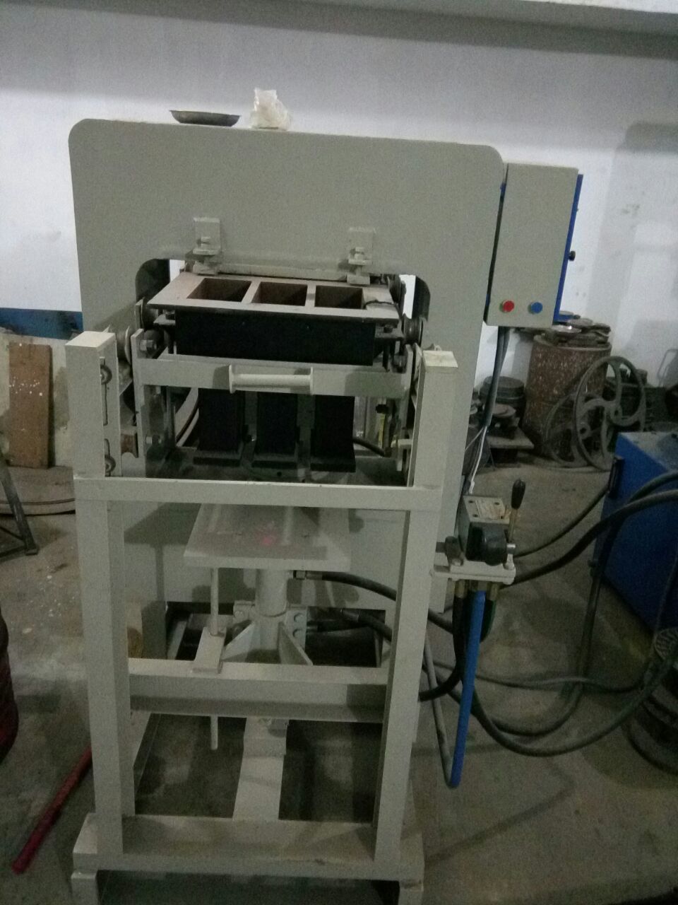 High Pressure Paver Block Machine Capacity: 5000 Bricks