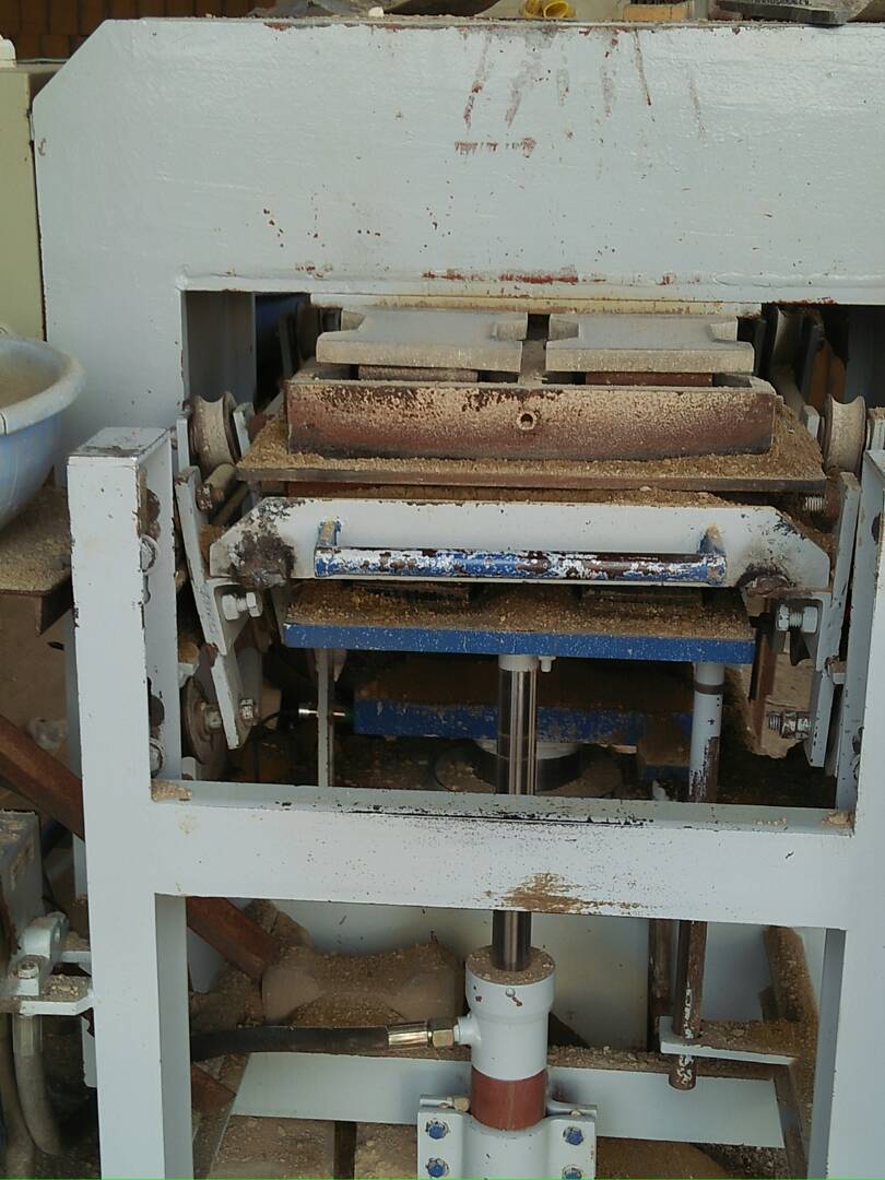 High Pressure Paver Block Machine Capacity: 5000 Bricks
