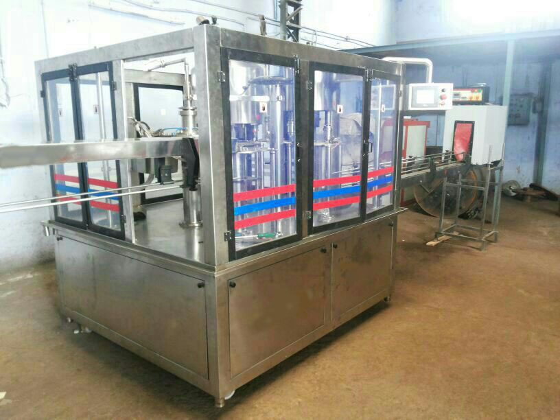 Automatic Beverage Filling Machine Capacity: 40 Bpm