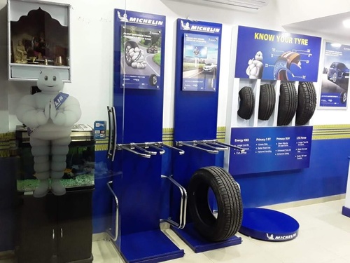 सुश्री शीट मेटल टायर स्टैंड