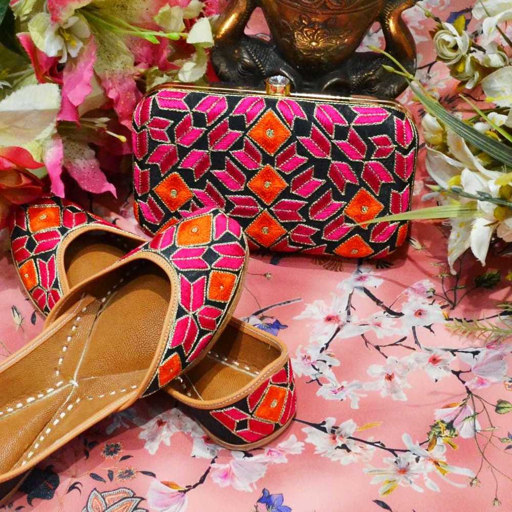 Baby Pink Punjabi Jutti With Pearl Work With Maching Clutch