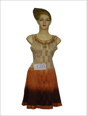 देवियों डिजाइनर कुर्तियां