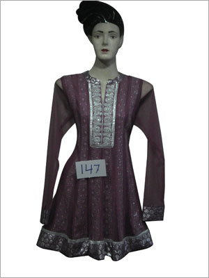 कढ़ाई कुर्तियां