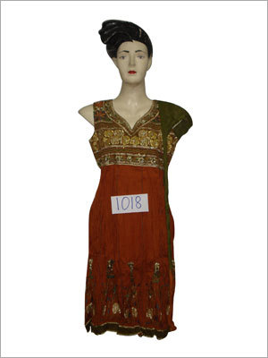 कढ़ाई पारंपरिक कुर्तियां